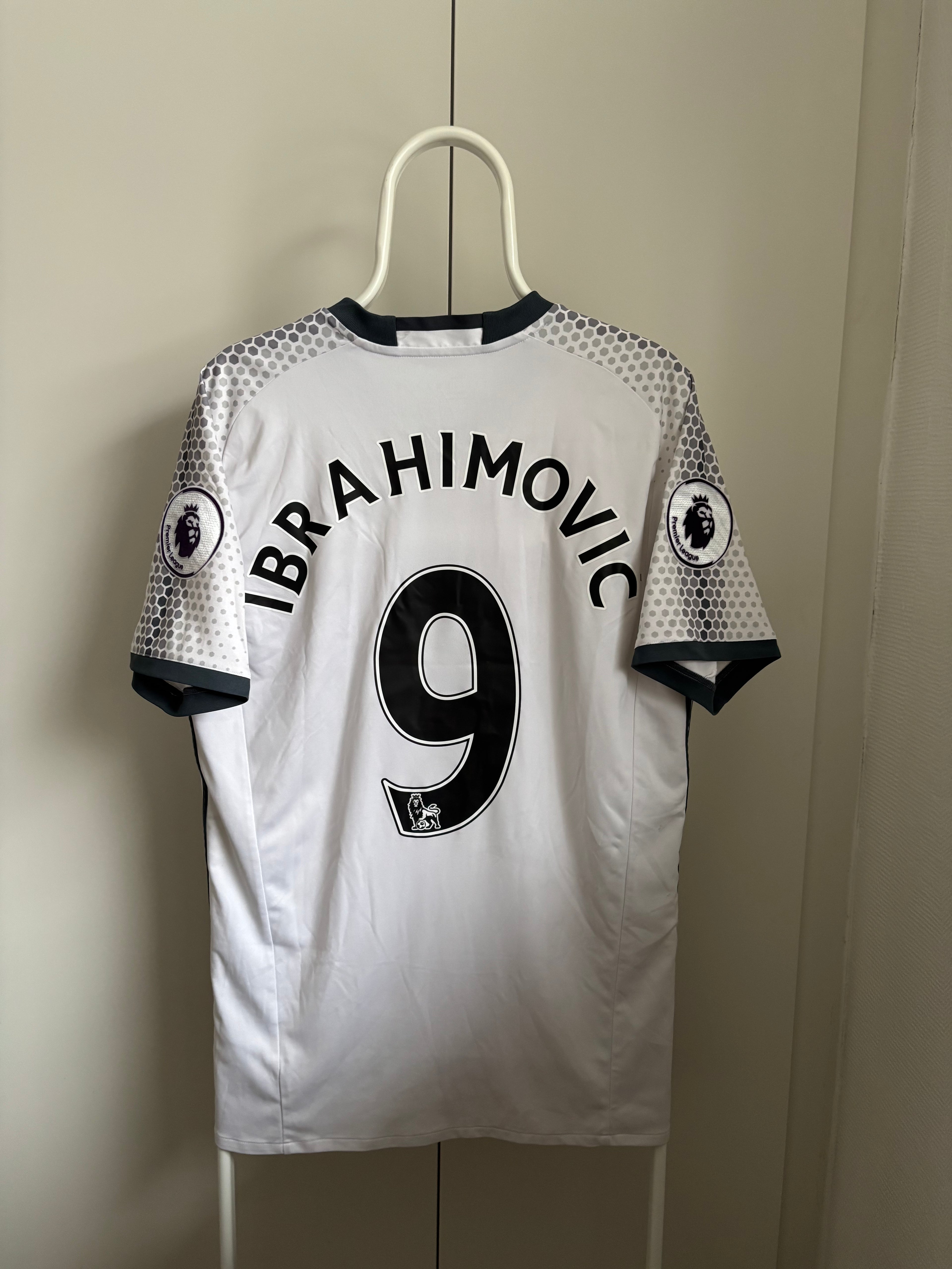 Zlatan Ibrahimovic - Manchester United 2016/17 - Maat L