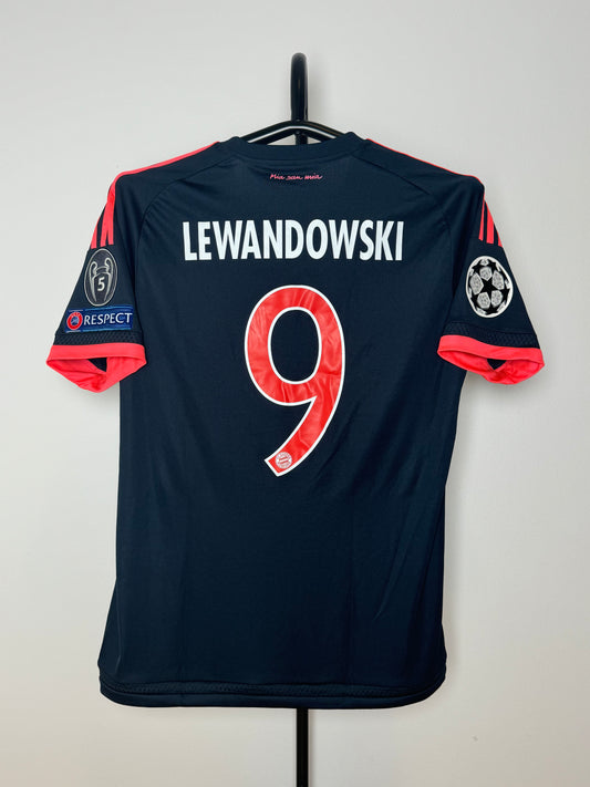 Robert Lewandowski - Bayern München 2015/16. Str M