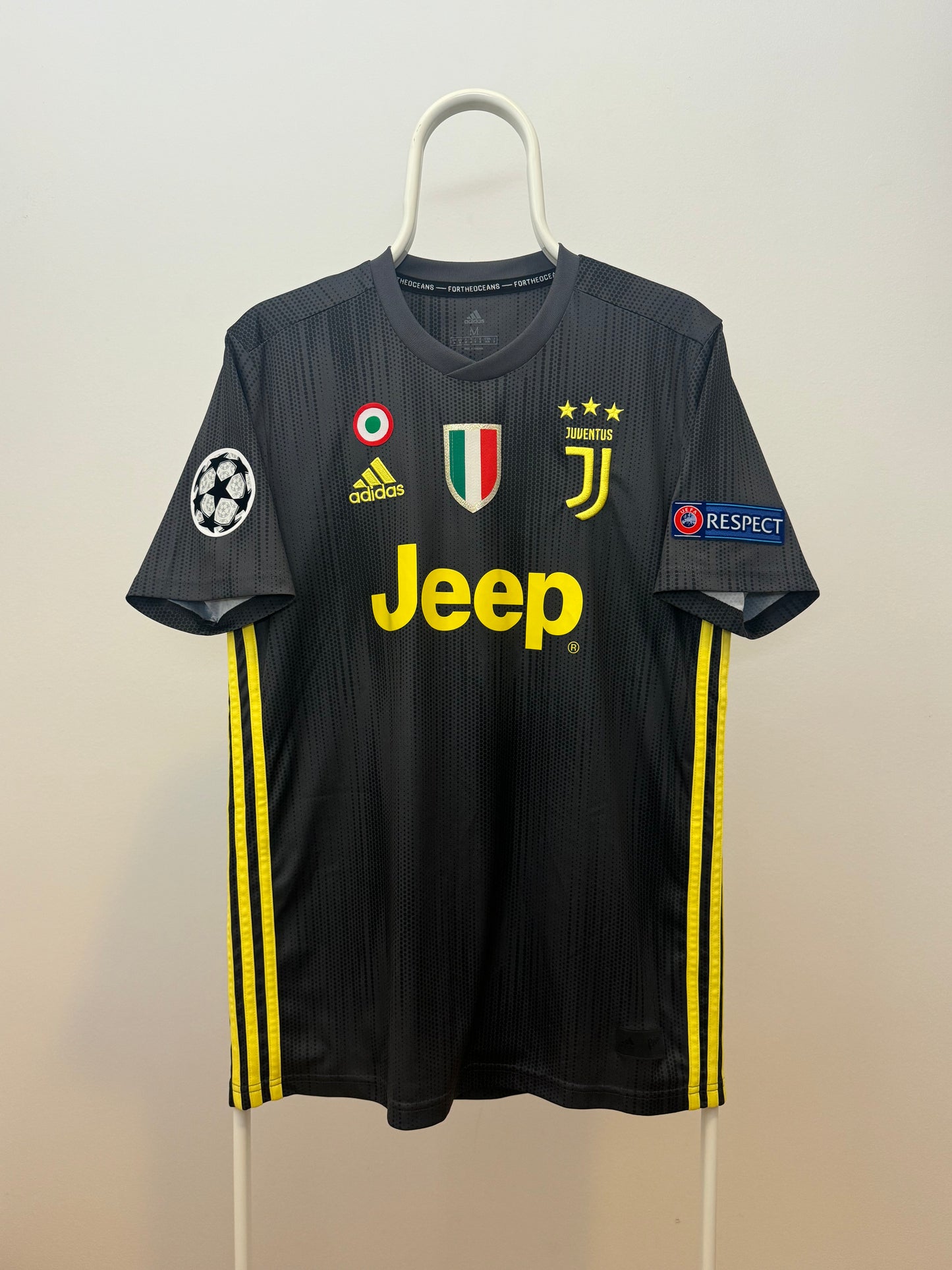 Cristiano Ronaldo - Juventus FC 2018/19. Str Medium