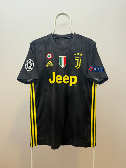 Cristiano Ronaldo - Juventus FC 2018/19. Str Medium