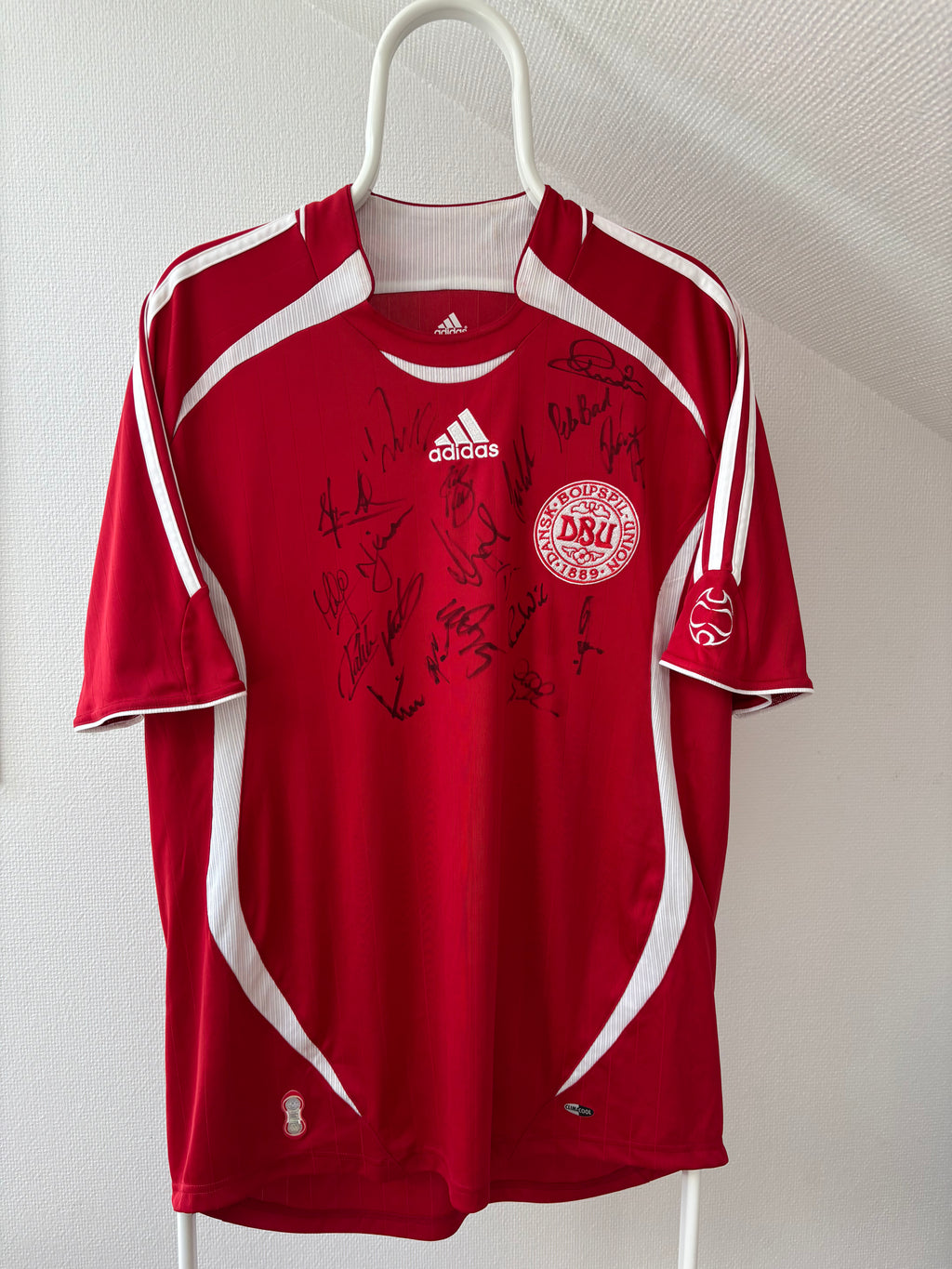 Danmark 2006/07 – Original Fodboldtrøje - Signeret af Hele Holdet